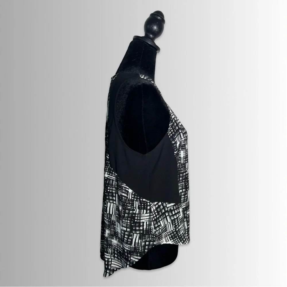 ASTR Black & White Sleeveless Mixed Media Blouse, Abstract Geometrical Design, M - Picture 3 of 7